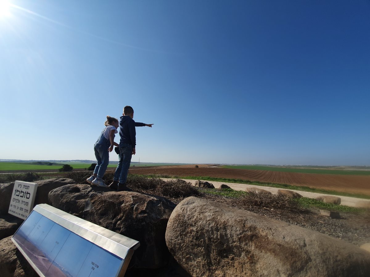 אנדרטת החץ השחור צילום אלדה נתנאל