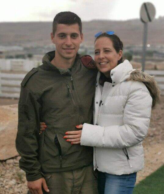 ליאב אלוש ז&quot;ל עם אימו 