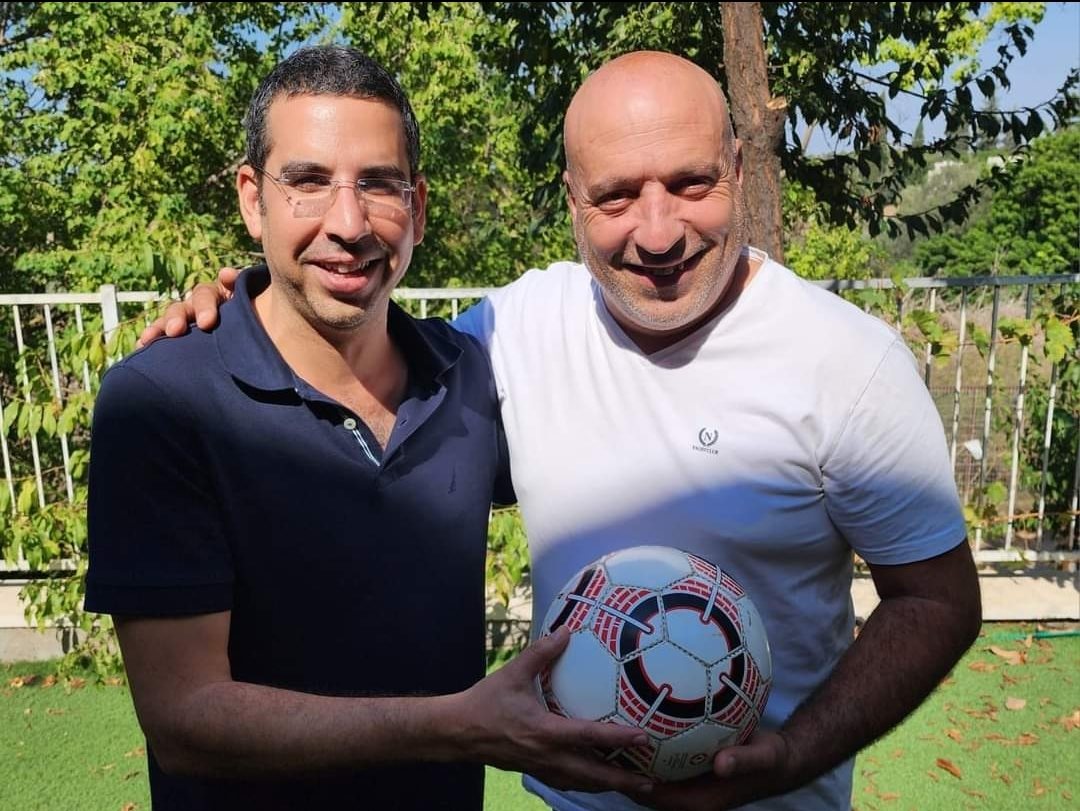 פייסבוק צחי אביב