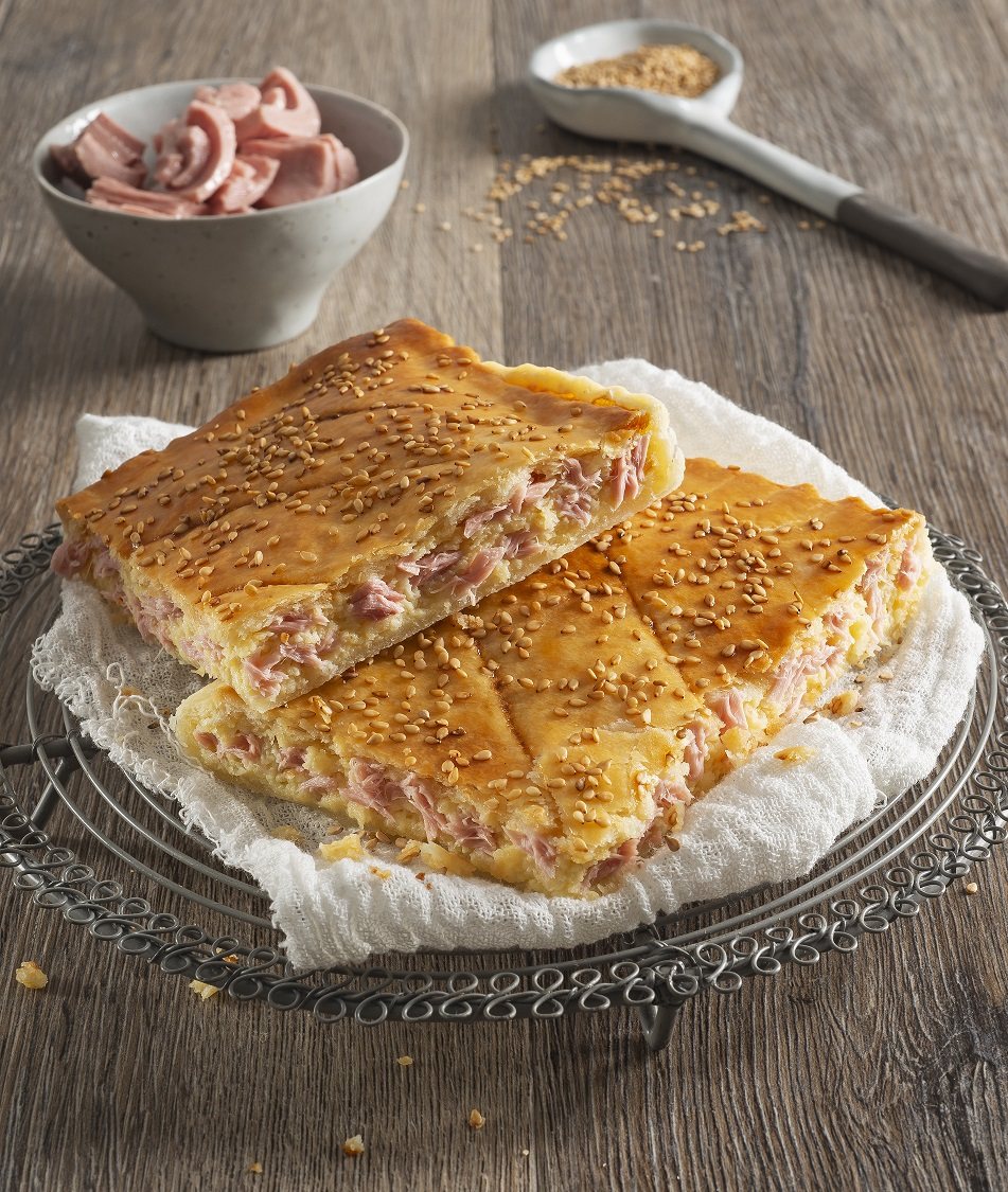 2 מתכון מאפה בורקס במילוי גבינות וטונה לשבועות צילום יחצ