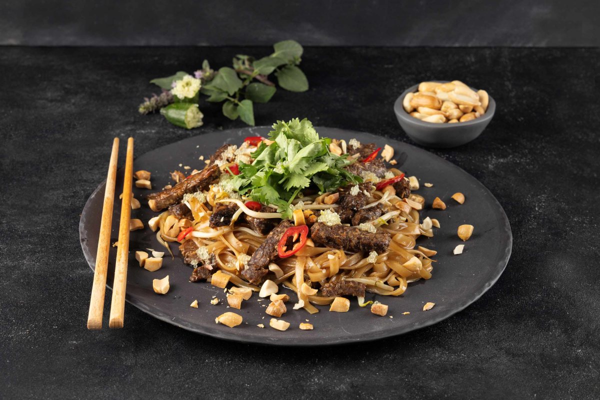 פאד-תאי רצועות בקר מן הצומח צילום הדס ניצן