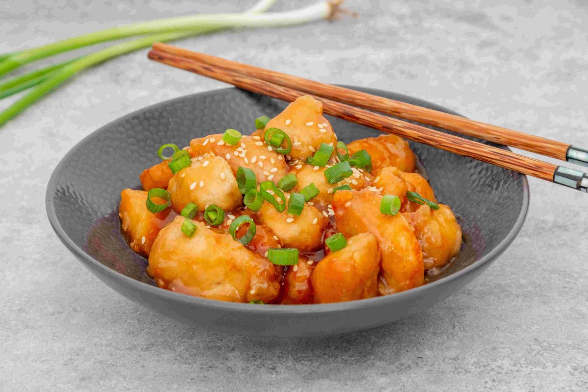 עוף סיני בזיגוג מיץ אשכוליות אדומות של פרימור צילום אולגה טוכשר