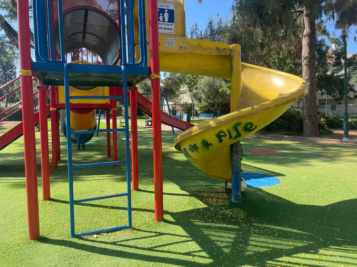 דובורת גדרה