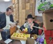 צפו: אריה דרעי מרעיף אהבה על אבי אמסלם 