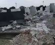צפו בתיעוד: רקטה נפלה בבית העלמין בעיר, נזק רב נגרם למצבות