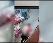 צפו: תושב העיר גונב מחנויות, ולא שוכח לנשק את המזוזה