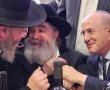 אלפים בהילולת הבבא סאלי באשדוד: נכדו בירך את ראש העיר והתפלל לשובם של החטופים (וידאו)