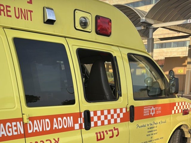 נזק שנגרם לשמשת אמבולנס