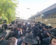 הבן זעק בהלוויית אמו: "מאמי, אנו לא נפרדים"