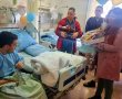 אחרי הפיגוע: חבריו של הנער מיכאל הגיעו לבקר אותו בסורוקה
