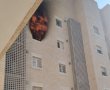 להבות ענק פורצות מהקומה החמישית בדרום ירושלים | צפו בשריפה ובנזק העצום