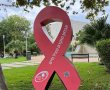 הפסל בפארק גבעתיים החליף צבע: המיצג המרגש שאתם חייבים לראות השבוע