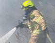 לוחם אש בזירת השריפה (דוברות כיבוי והצלה אשדוד)